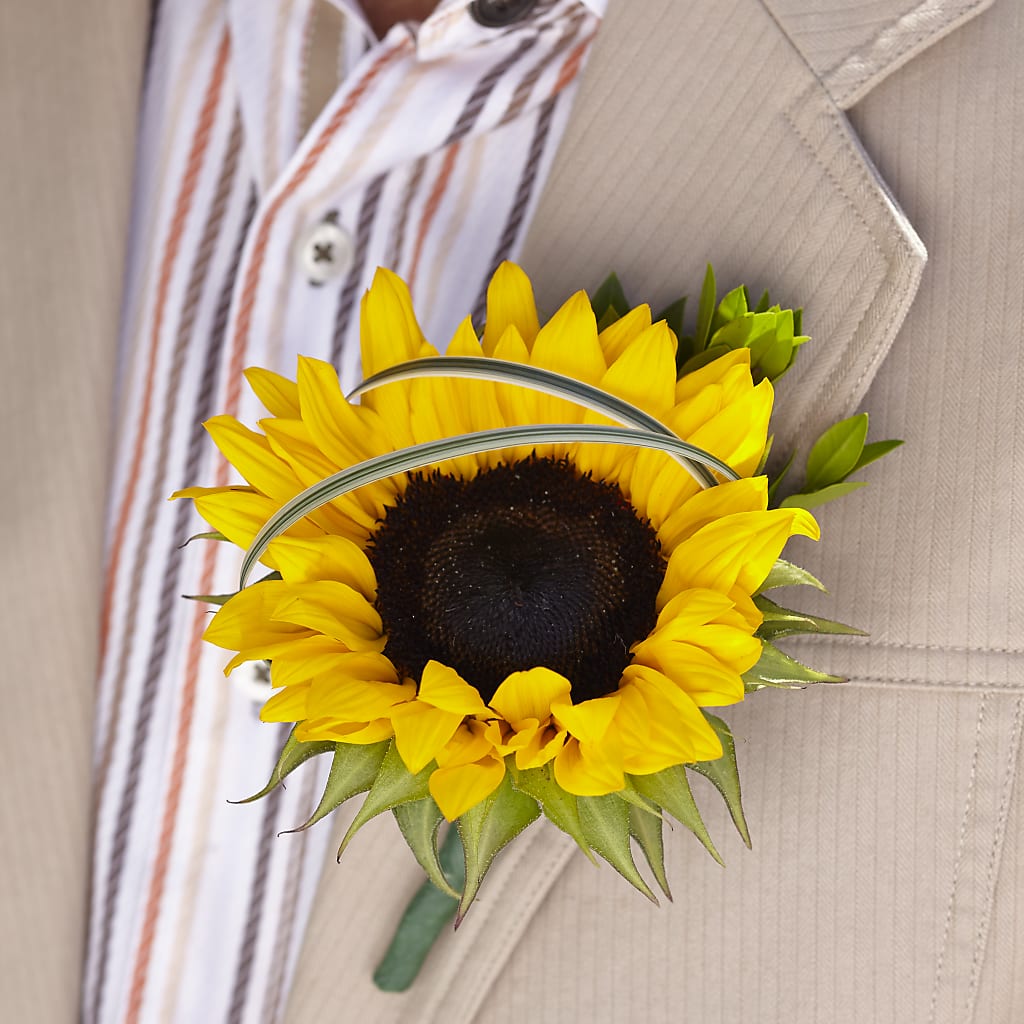 Free Spirit Boutonniere – Park Merced Florist, Corona CA